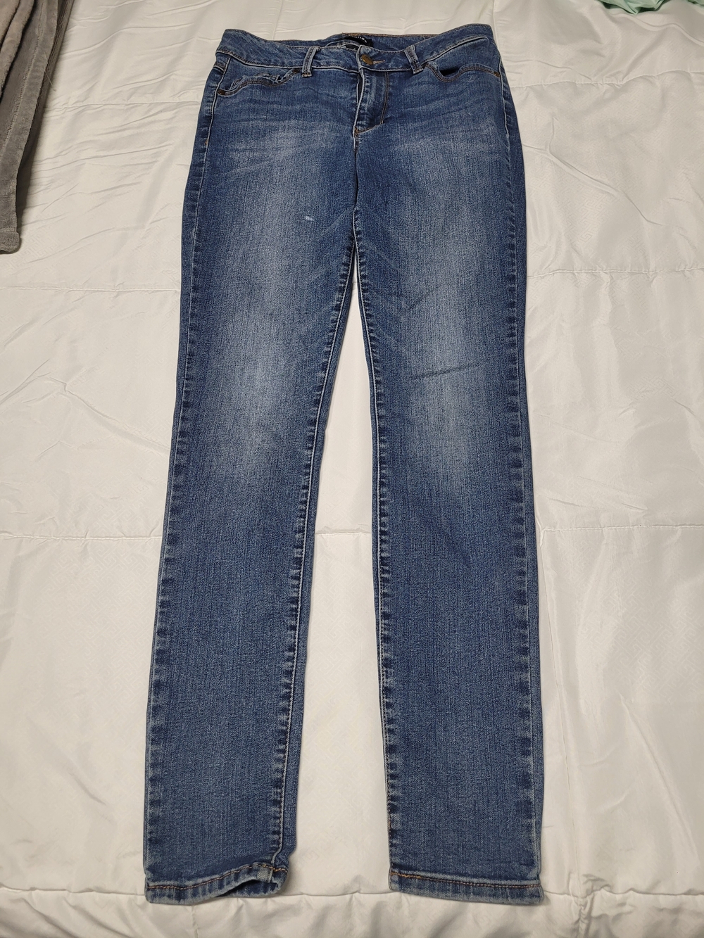 d. jeans Women's Straight Leg Medium Blue Denim Jeans